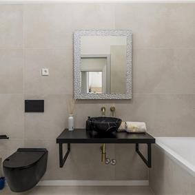 Luxury 4-Bedroom Villa with generous sized Infinity Pool near Buje, Istria. Sleeps 8